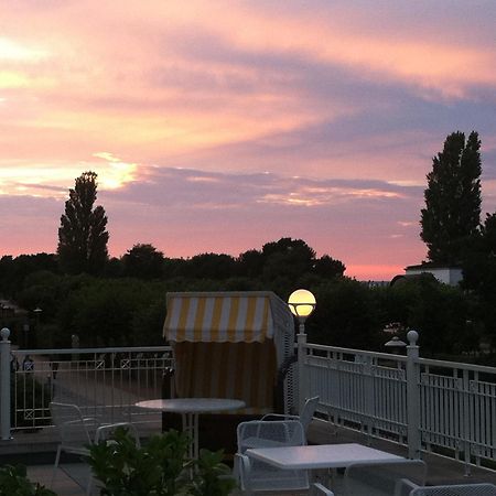 Haus Seeblick Hotel Garni & Ferienwohnungen Зиновиц Екстериор снимка