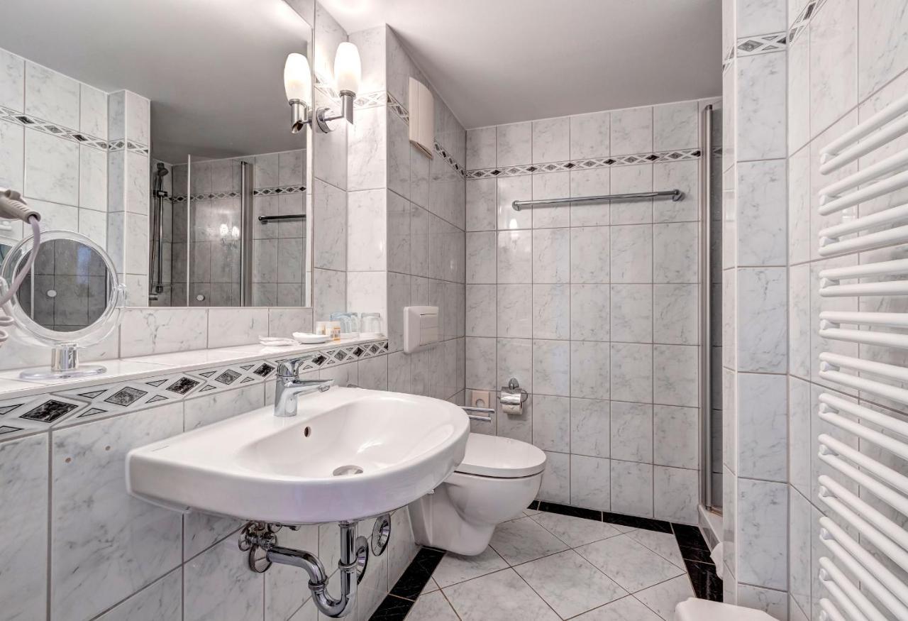 Haus Seeblick Hotel Garni & Ferienwohnungen Зиновиц Екстериор снимка
