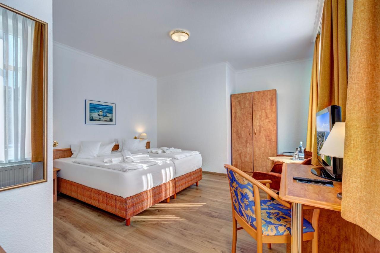 Haus Seeblick Hotel Garni & Ferienwohnungen Зиновиц Екстериор снимка