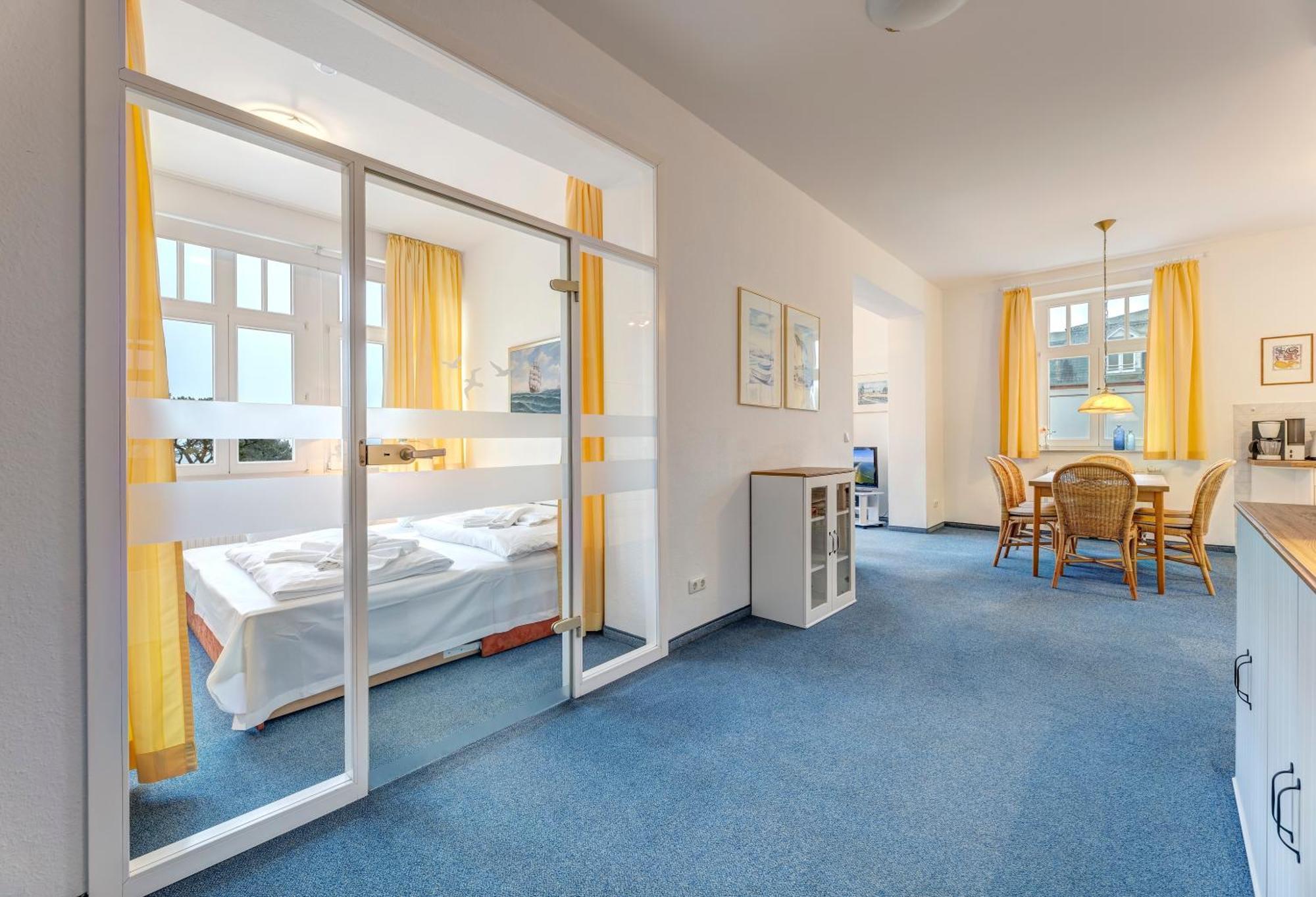 Haus Seeblick Hotel Garni & Ferienwohnungen Зиновиц Екстериор снимка