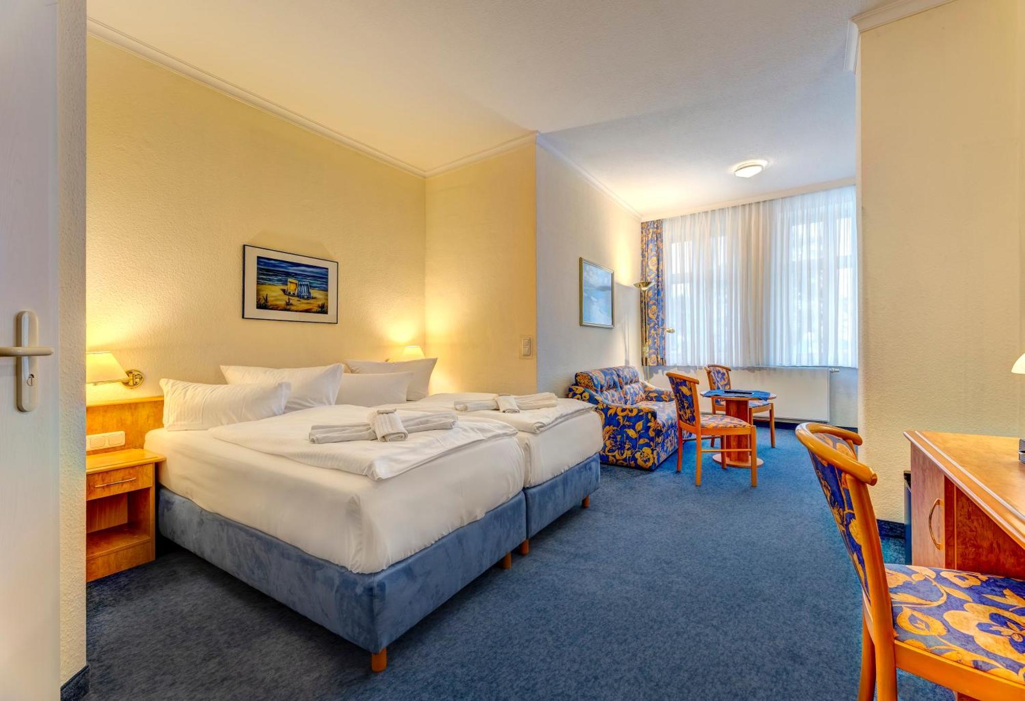 Haus Seeblick Hotel Garni & Ferienwohnungen Зиновиц Екстериор снимка
