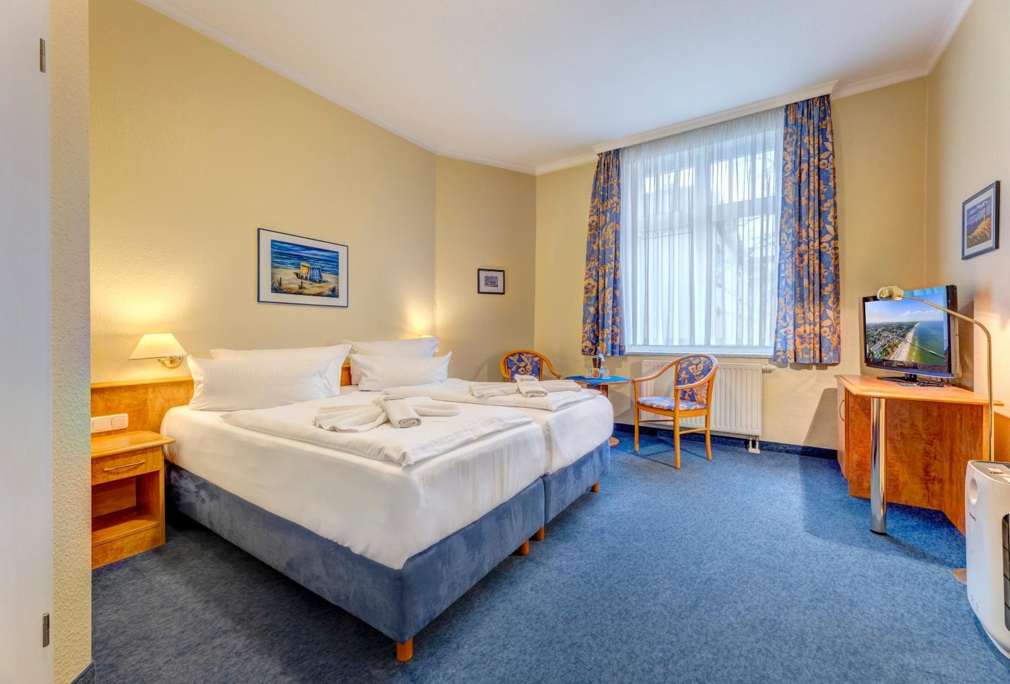 Haus Seeblick Hotel Garni & Ferienwohnungen Зиновиц Екстериор снимка