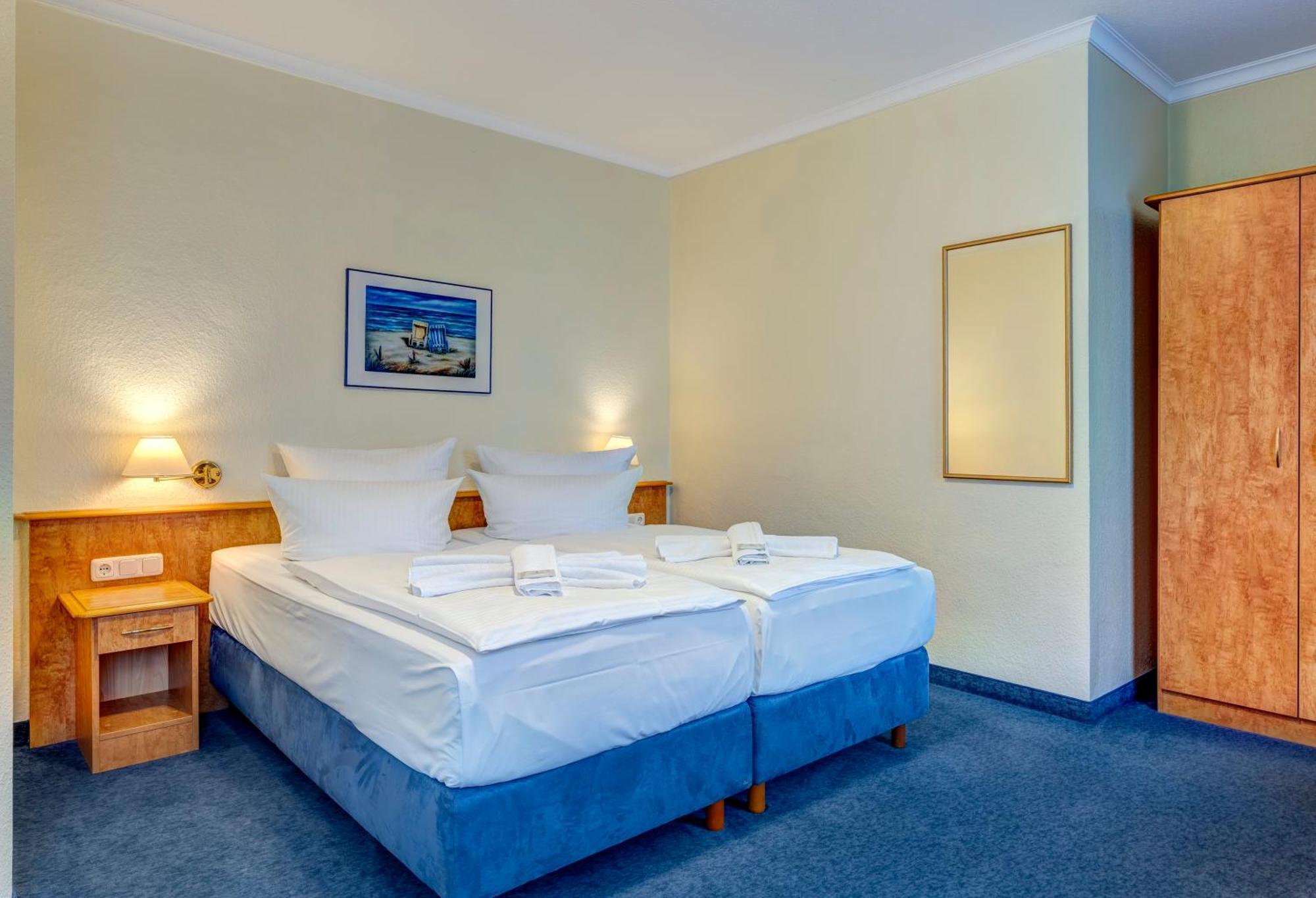 Haus Seeblick Hotel Garni & Ferienwohnungen Зиновиц Екстериор снимка