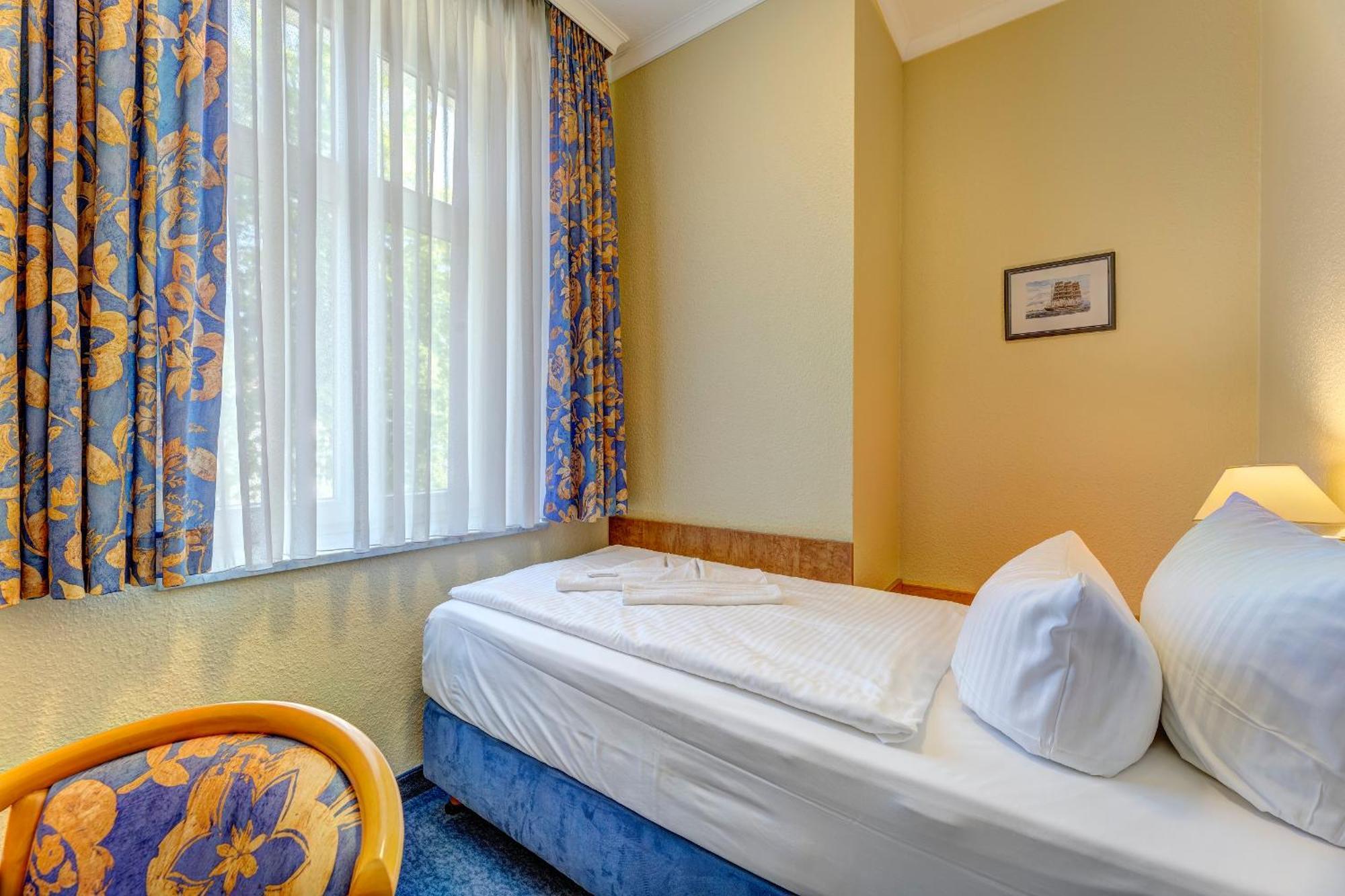 Haus Seeblick Hotel Garni & Ferienwohnungen Зиновиц Екстериор снимка