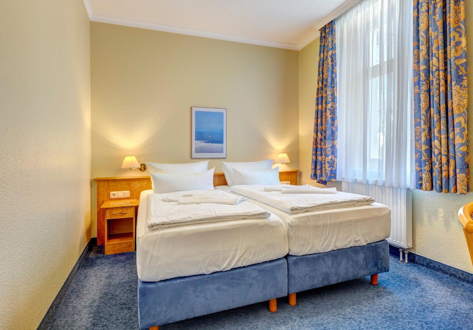 Haus Seeblick Hotel Garni & Ferienwohnungen Зиновиц Екстериор снимка