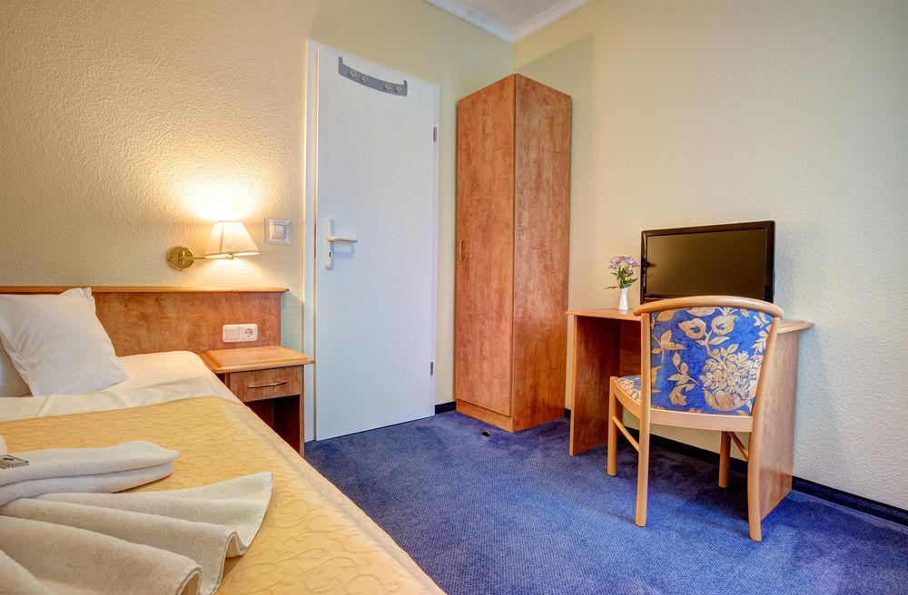 Haus Seeblick Hotel Garni & Ferienwohnungen Зиновиц Екстериор снимка