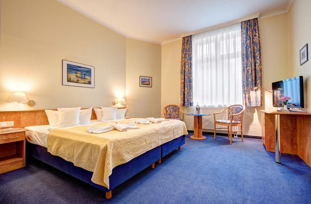 Haus Seeblick Hotel Garni & Ferienwohnungen Зиновиц Екстериор снимка