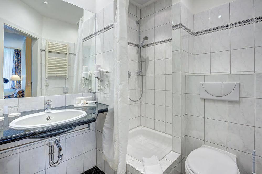 Haus Seeblick Hotel Garni & Ferienwohnungen Зиновиц Екстериор снимка